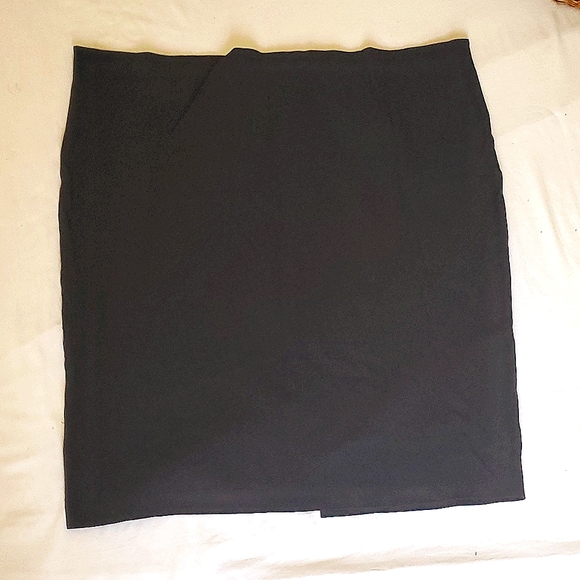 Black, Asos plus size skirt. Never worn, button missing. - Picture 1 of 4